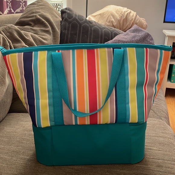 Mickey Mouse Disney Store Cooler Bag - Picture 2 of 4